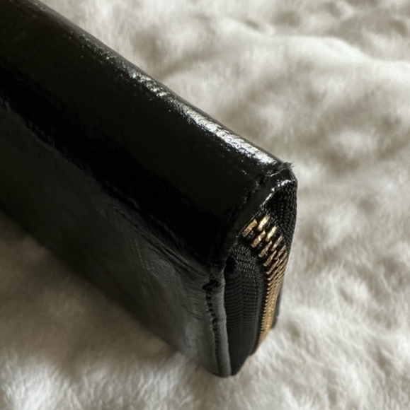 Michael Kors Black Leather Wallet with Gold Plate - Picture 5 of 7